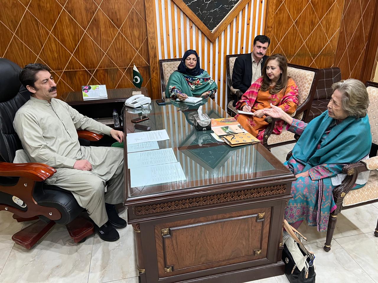 A delegation of Women Panah Shelter board Karachi ,headed by Ex Chairperson National Commission on status of Women & Justice (R) Ms Majida with her team visited Social Welfare department KP on 28-11-25..jpeg